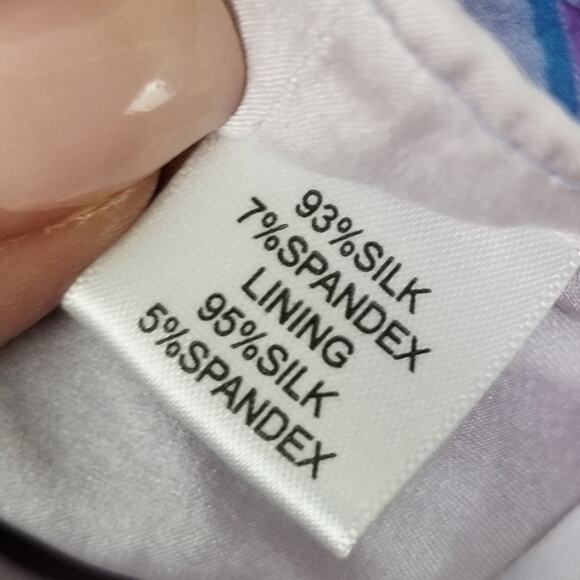 ST. JOHN Silk Blouse Scoop Neck Abstract Floral Sleeveless - Size 16 - Picture 7 of 7